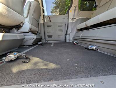 2013 Toyota Sienna XLE Braun Ability Ramp Van   - Photo 8 - Mishawaka, IN 46545