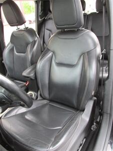 2017 Jeep Renegade Limited 4x4   - Photo 9 - Mishawaka, IN 46545