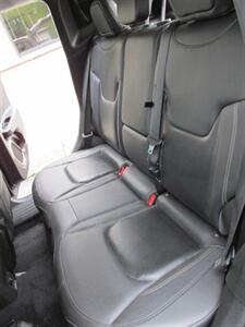 2017 Jeep Renegade Limited 4x4   - Photo 11 - Mishawaka, IN 46545