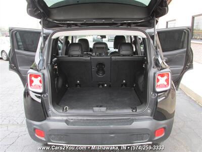 2017 Jeep Renegade Limited 4x4   - Photo 12 - Mishawaka, IN 46545