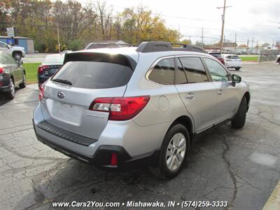 2018 Subaru Outback 2.5i Premium AWD   - Photo 6 - Mishawaka, IN 46545