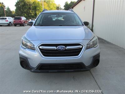 2018 Subaru Outback 2.5i AWD   - Photo 2 - Mishawaka, IN 46545