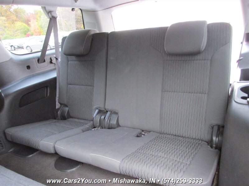 2015 Chevrolet Suburban LS 4x4 - Photo 15 - Mishawaka, IN 46545