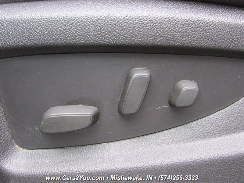 2015 Chevrolet Suburban LS 4x4 - Photo 11 - Mishawaka, IN 46545