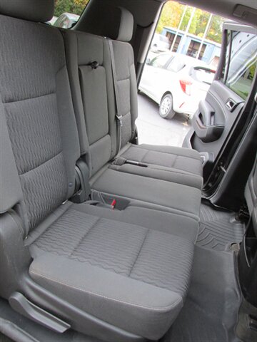 2015 Chevrolet Suburban LS 4x4 - Photo 18 - Mishawaka, IN 46545