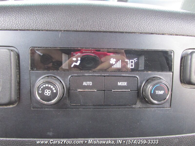 2015 Chevrolet Suburban LS 4x4 - Photo 14 - Mishawaka, IN 46545