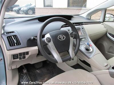 2015 Toyota Prius Hybrid Electric   - Photo 9 - Mishawaka, IN 46545