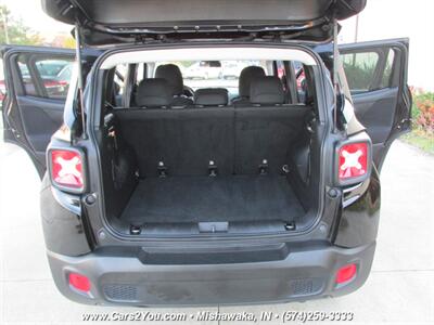 2019 Jeep Renegade Latitude 4x4   - Photo 15 - Mishawaka, IN 46545