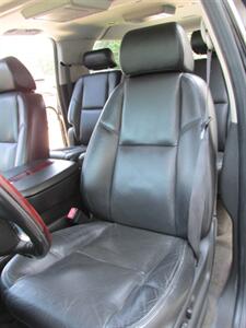 2009 Cadillac Escalade ESV 4x4   - Photo 11 - Mishawaka, IN 46545