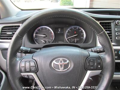 2015 Toyota Highlander XLE 4x4   - Photo 23 - Mishawaka, IN 46545