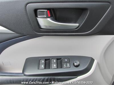 2015 Toyota Highlander XLE 4x4   - Photo 9 - Mishawaka, IN 46545