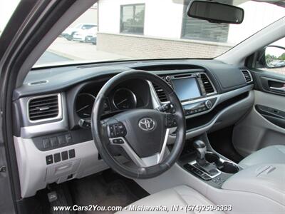 2015 Toyota Highlander XLE 4x4   - Photo 10 - Mishawaka, IN 46545