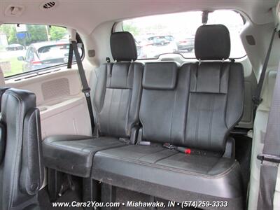 2013 Chrysler Town & Country Touring-L   - Photo 15 - Mishawaka, IN 46545