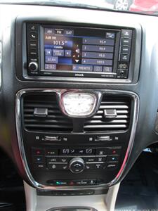 2013 Chrysler Town & Country Touring-L   - Photo 26 - Mishawaka, IN 46545