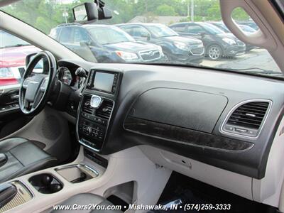 2013 Chrysler Town & Country Touring-L   - Photo 21 - Mishawaka, IN 46545