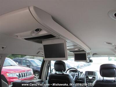 2013 Chrysler Town & Country Touring-L   - Photo 11 - Mishawaka, IN 46545