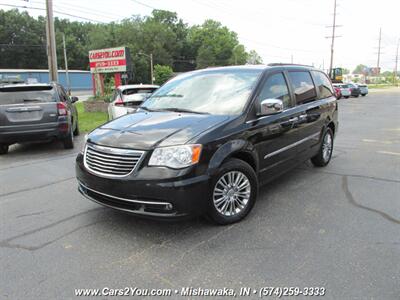 2013 Chrysler Town & Country Touring-L   - Photo 7 - Mishawaka, IN 46545