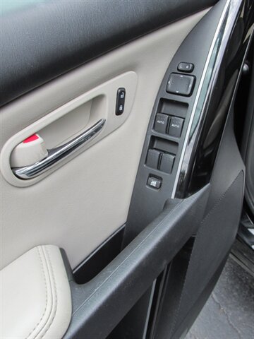 2013 Mazda CX-9 Touring AWD - Photo 8 - Mishawaka, IN 46545
