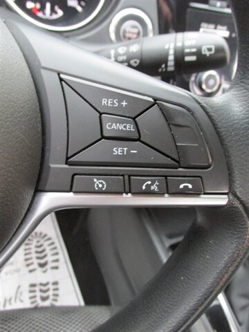 2017 Nissan Rogue Sport SV 4x4 - Photo 24 - Mishawaka, IN 46545