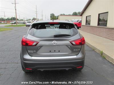 2017 Nissan Rogue Sport SV 4x4 - Photo 6 - Mishawaka, IN 46545