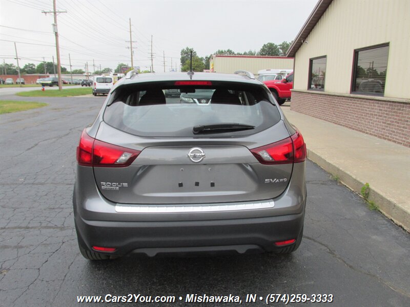 2017 Nissan Rogue Sport SV 4x4 - Photo 6 - Mishawaka, IN 46545