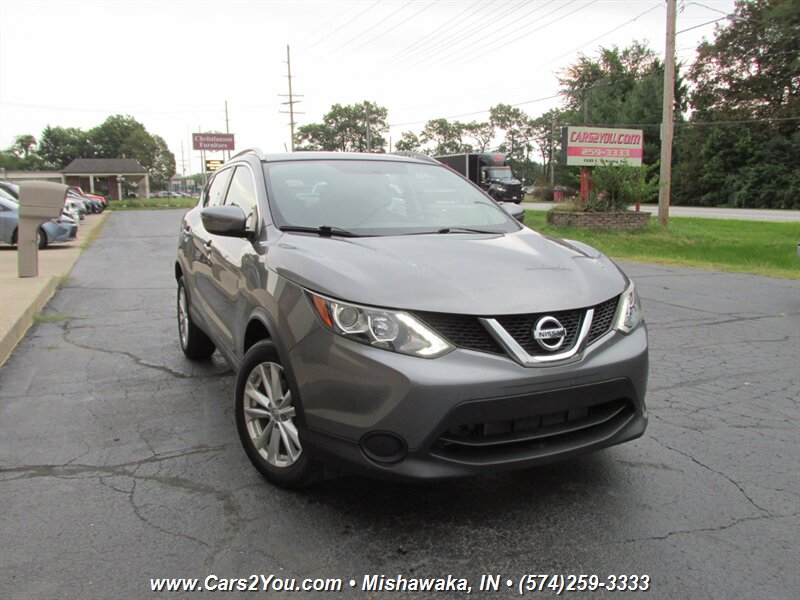 2017 Nissan Rogue Sport SV 4x4 - Photo 8 - Mishawaka, IN 46545