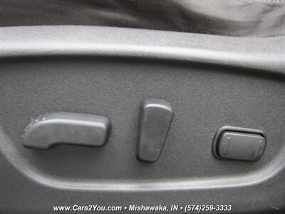 2017 Nissan Rogue Sport SV 4x4 - Photo 13 - Mishawaka, IN 46545