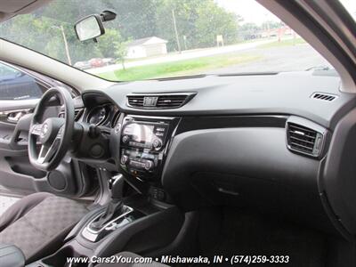 2017 Nissan Rogue Sport SV 4x4 - Photo 19 - Mishawaka, IN 46545