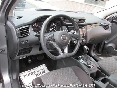 2017 Nissan Rogue Sport SV 4x4 - Photo 11 - Mishawaka, IN 46545