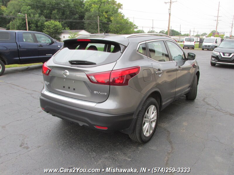 2017 Nissan Rogue Sport SV 4x4 - Photo 7 - Mishawaka, IN 46545