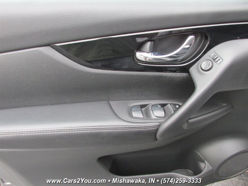 2017 Nissan Rogue Sport SV 4x4 - Photo 10 - Mishawaka, IN 46545