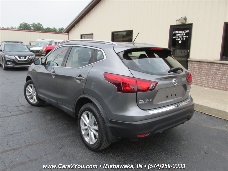2017 Nissan Rogue Sport SV 4x4 - Photo 5 - Mishawaka, IN 46545
