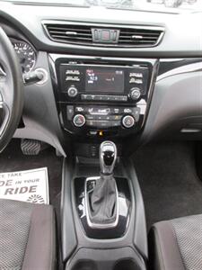 2017 Nissan Rogue Sport SV 4x4 - Photo 25 - Mishawaka, IN 46545
