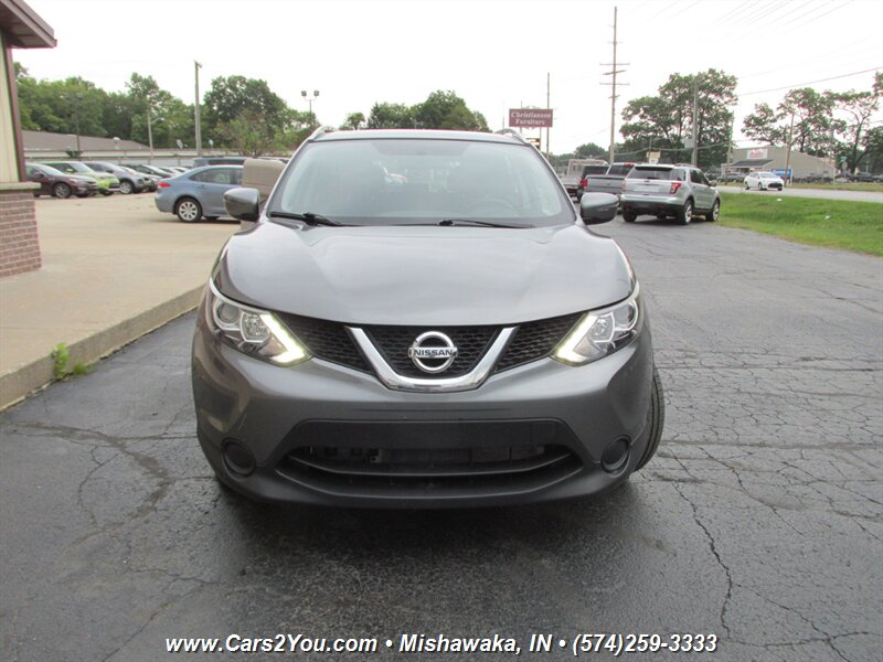 2017 Nissan Rogue Sport SV 4x4 - Photo 2 - Mishawaka, IN 46545