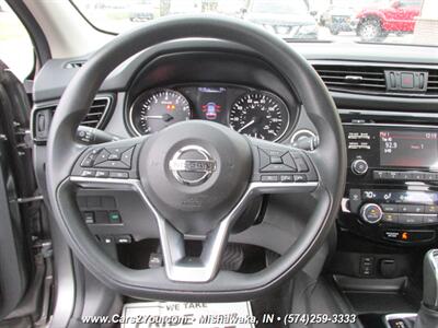 2017 Nissan Rogue Sport SV 4x4 - Photo 21 - Mishawaka, IN 46545