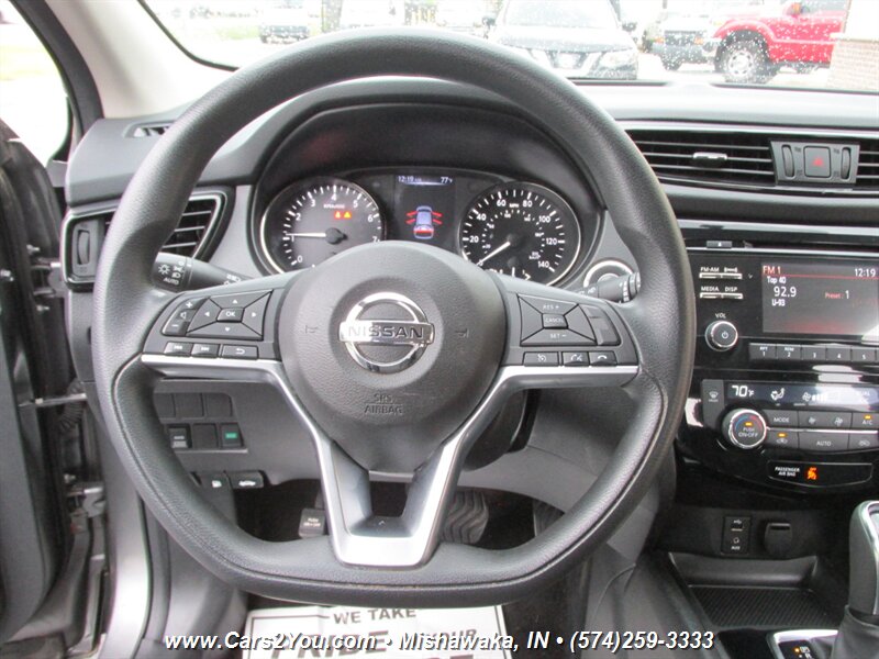 2017 Nissan Rogue Sport SV 4x4 - Photo 21 - Mishawaka, IN 46545