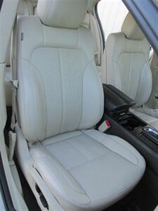 2014 Lincoln MKS AWD   - Photo 18 - Mishawaka, IN 46545