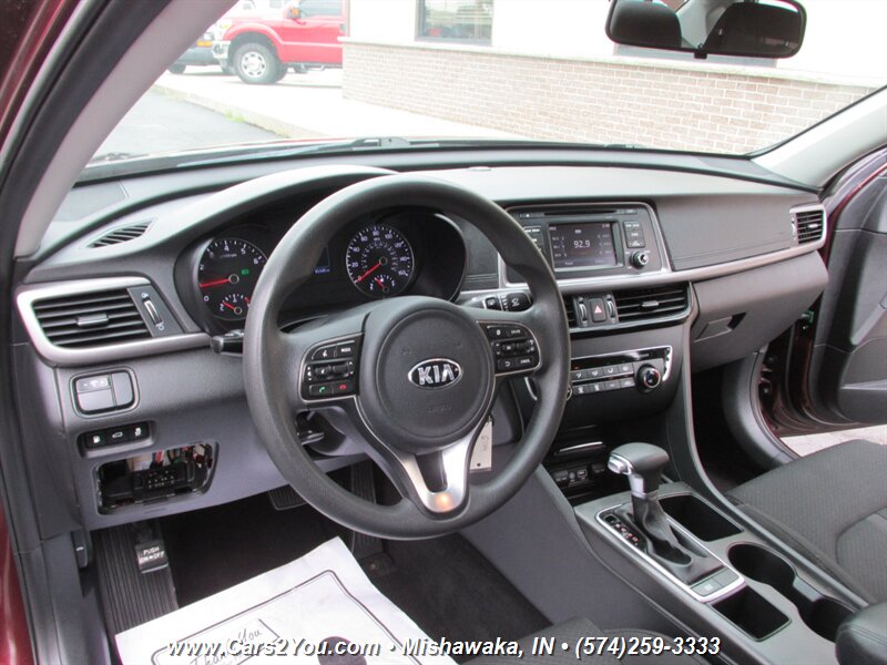 2017 Kia Optima LX - Photo 10 - Mishawaka, IN 46545