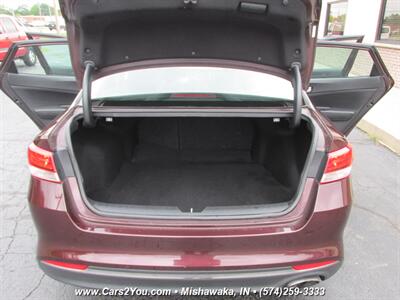 2017 Kia Optima LX - Photo 14 - Mishawaka, IN 46545