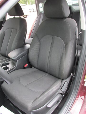 2017 Kia Optima LX - Photo 11 - Mishawaka, IN 46545