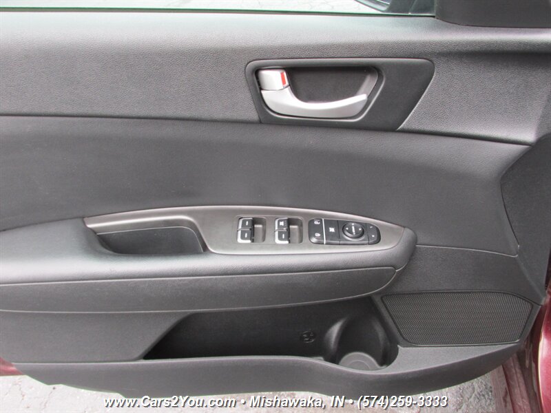2017 Kia Optima LX - Photo 9 - Mishawaka, IN 46545