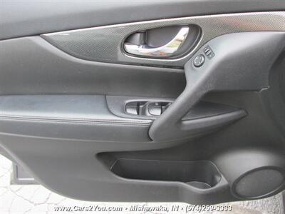 2015 Nissan Rogue SL 4x4 - Photo 9 - Mishawaka, IN 46545