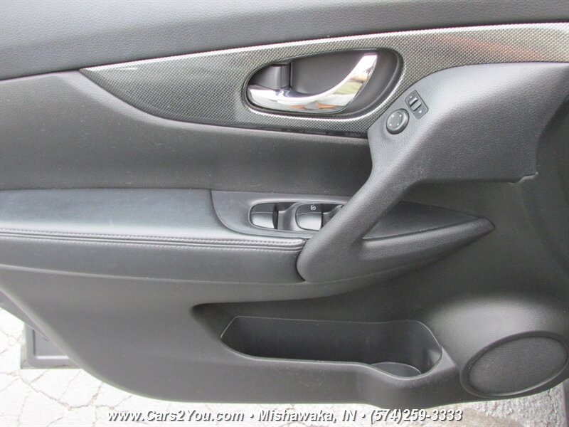 2015 Nissan Rogue SL 4x4 - Photo 9 - Mishawaka, IN 46545