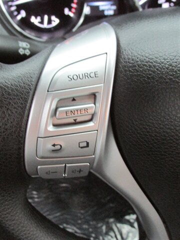 2016 Nissan Rogue 4x4 - Photo 12 - Mishawaka, IN 46545
