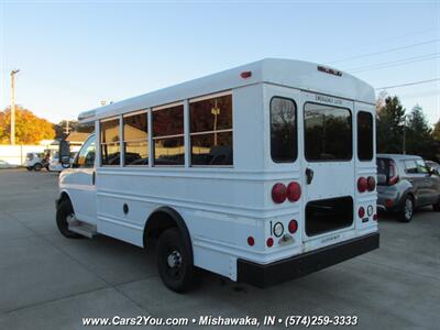 2006 Chevrolet Express SHUTTLE BUS VAN   - Photo 3 - Mishawaka, IN 46545