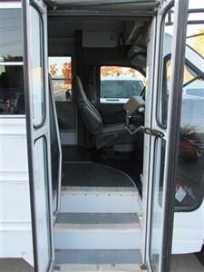 2006 Chevrolet Express SHUTTLE BUS VAN   - Photo 22 - Mishawaka, IN 46545
