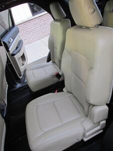2017 Ford Explorer XLT   - Photo 16 - Mishawaka, IN 46545