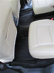 2017 Ford Explorer XLT   - Photo 17 - Mishawaka, IN 46545