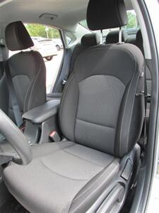 2023 Kia Forte LXS   - Photo 10 - Mishawaka, IN 46545