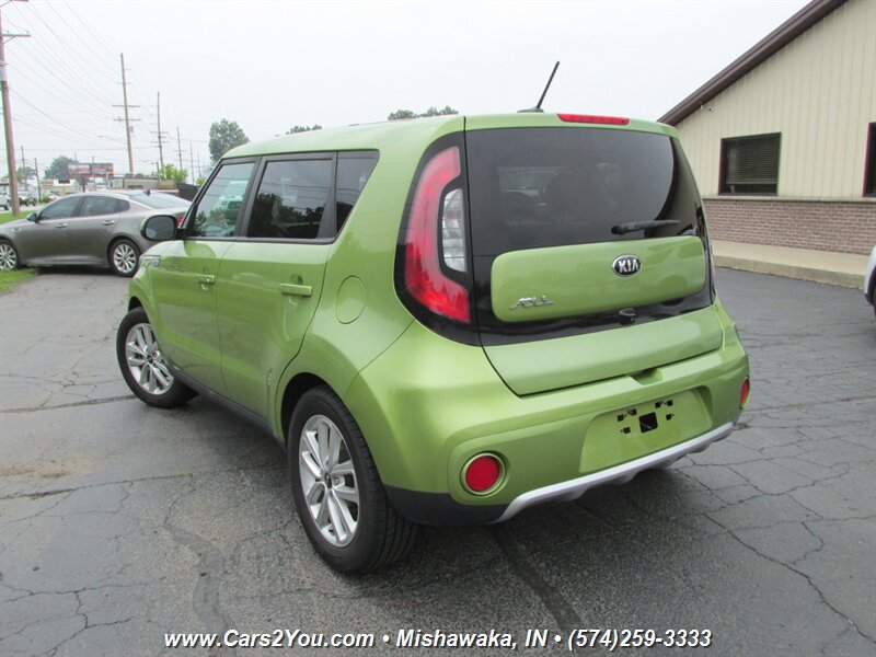 2018 Kia Soul + - Photo 4 - Mishawaka, IN 46545